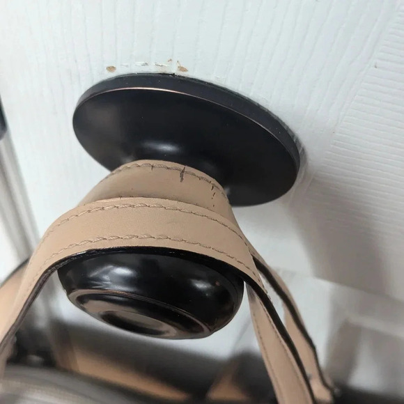 Authentic Michael Kors Jet Set Leather Tote - Picture 4 of 16